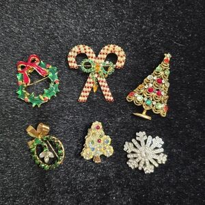 Vintage Holiday Brooch Set